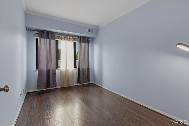 250 S Brentwood Boulevard 1J, Clayton, MO 63105
