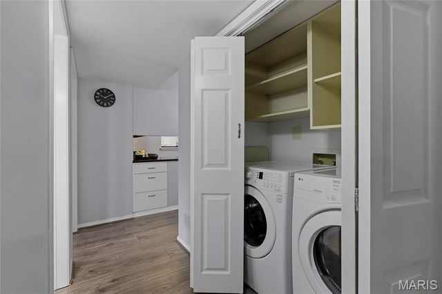 250 S Brentwood Boulevard 1J, Clayton, MO 63105