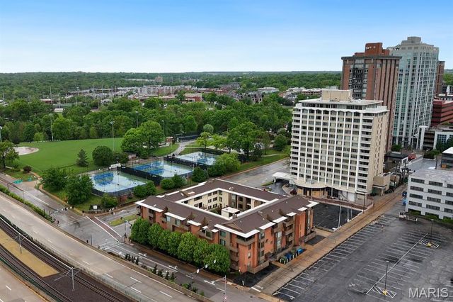 250 S Brentwood Boulevard 1J, Clayton, MO 63105