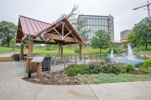 250 S Brentwood Boulevard 1J, Clayton, MO 63105