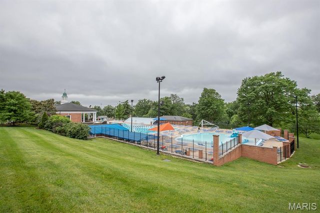 250 S Brentwood Boulevard 1J, Clayton, MO 63105