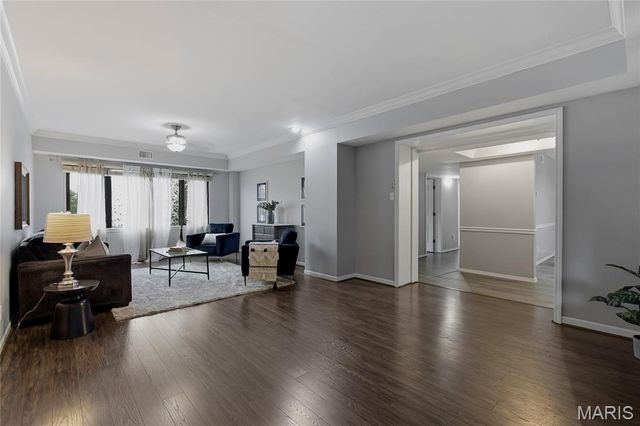 250 S Brentwood Boulevard 1J, Clayton, MO 63105