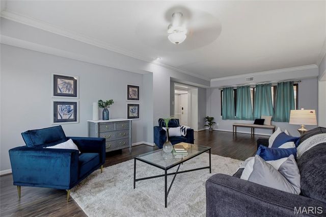 250 S Brentwood Boulevard 1J, Clayton, MO 63105