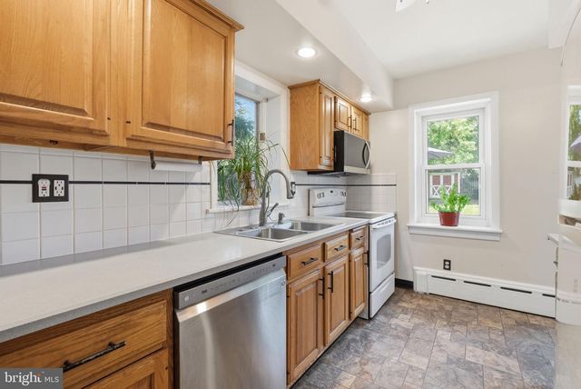 198 W LINCOLN AVE, Telford, PA 18969