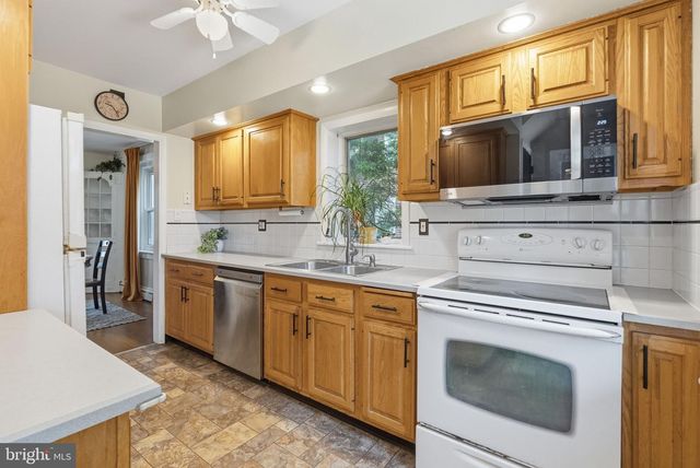198 W LINCOLN AVE, Telford, PA 18969