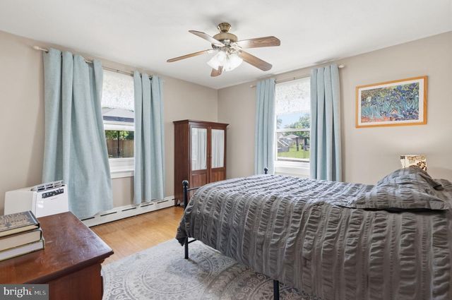 198 W LINCOLN AVE, Telford, PA 18969