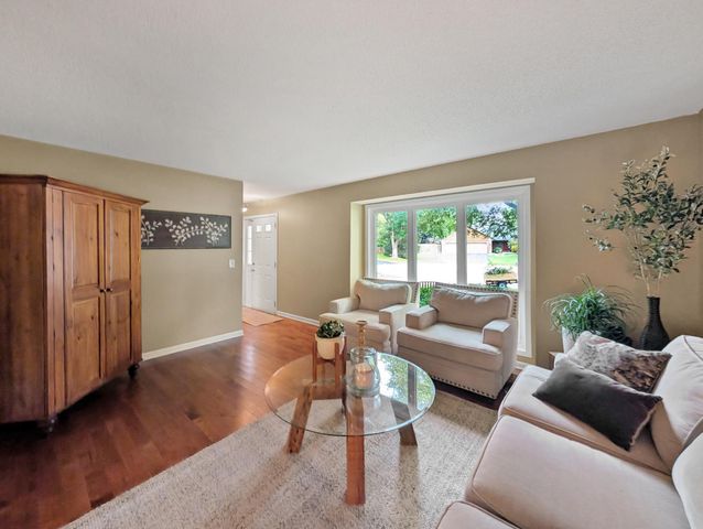 13655 Henna Court, Apple Valley, MN 55124