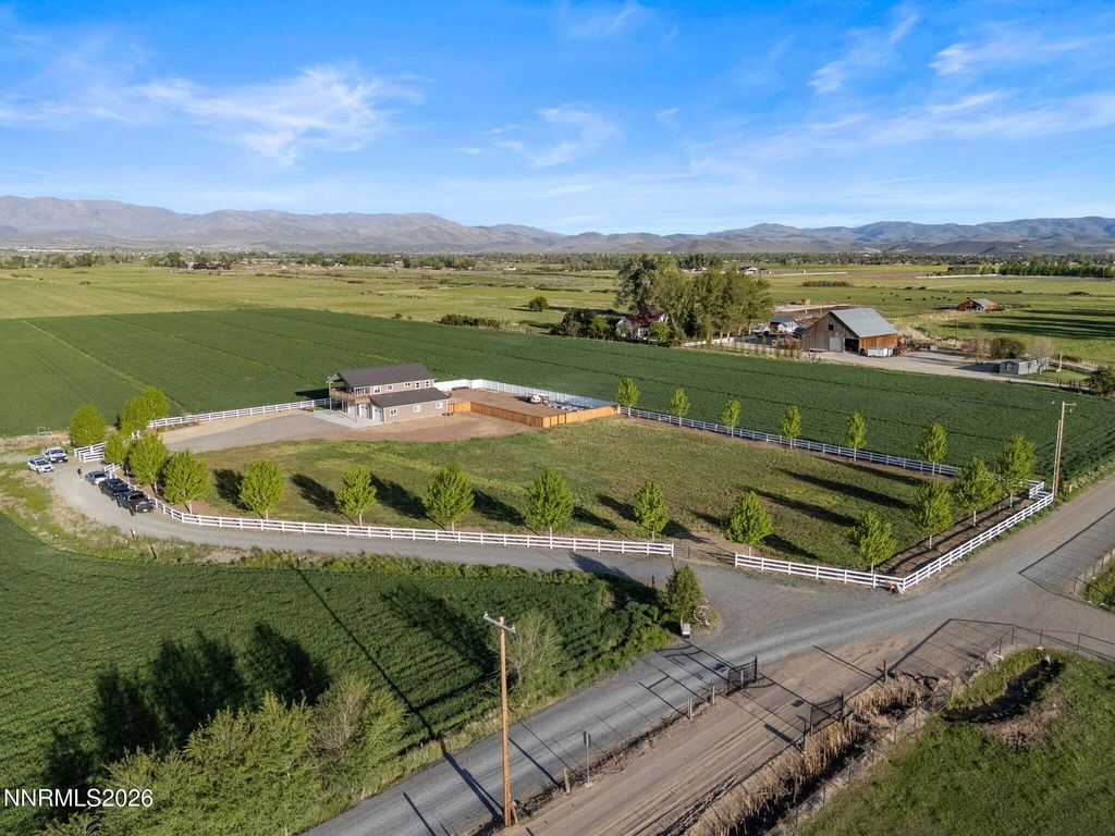Image 5 of property listing at 1321 Wilhelm Place, Gardnerville, NV 89460