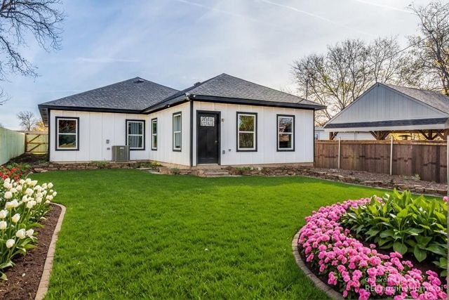 2939 Idaho Avenue, Dallas, TX 75216