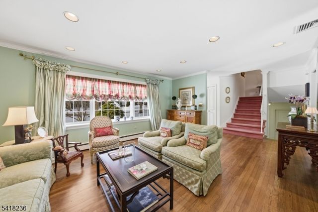 8 Johnston Dr, Morris Twp., NJ 07960