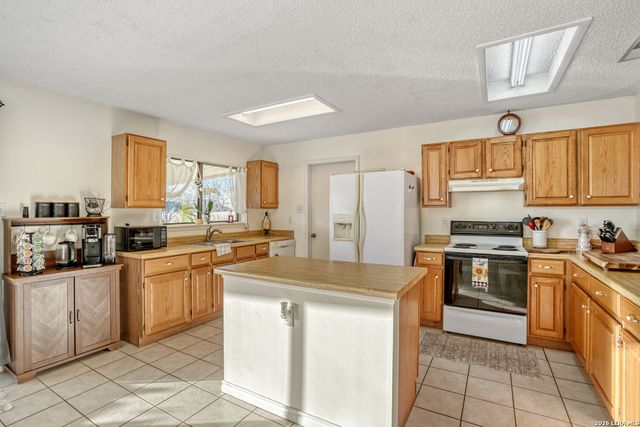 8102 Bent Meadow, Converse, TX 78109