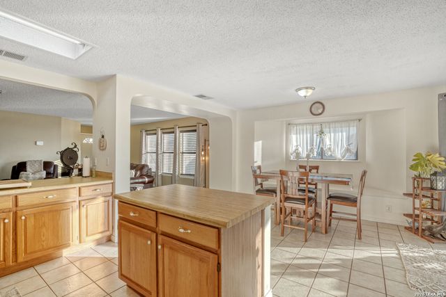 8102 Bent Meadow, Converse, TX 78109