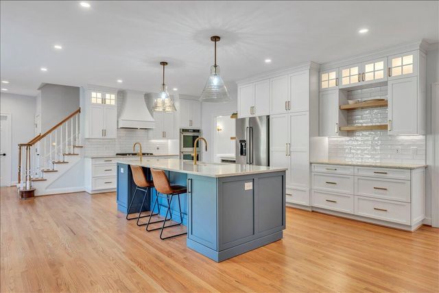 2010 Mountain View RD, Vinton, VA 24179