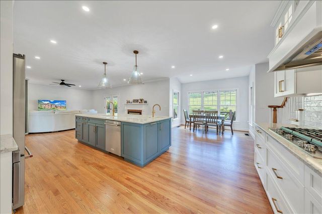 2010 Mountain View RD, Vinton, VA 24179
