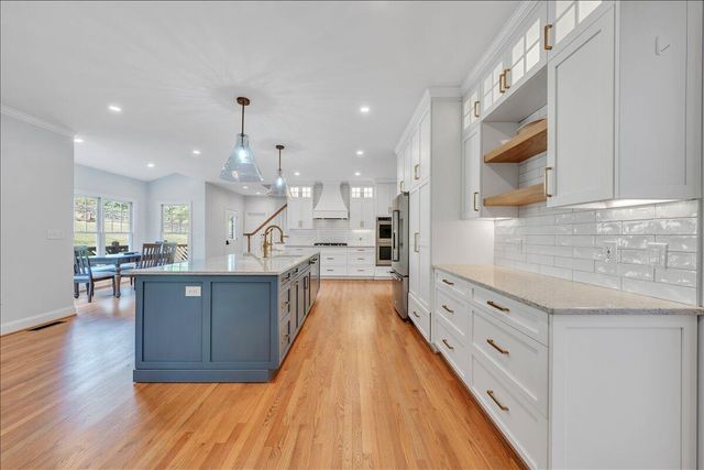 2010 Mountain View RD, Vinton, VA 24179