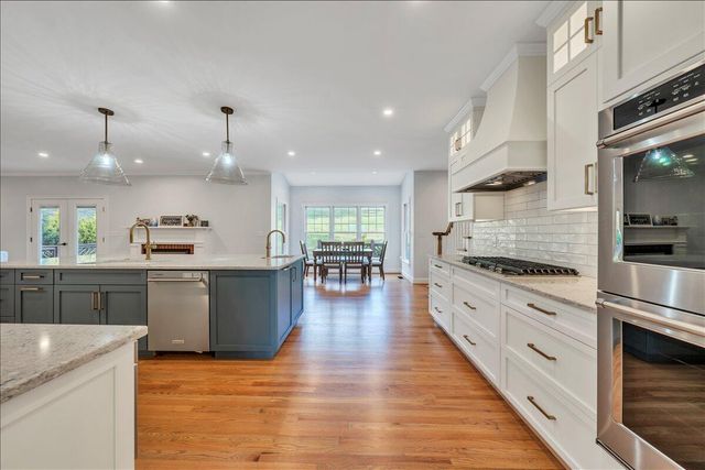2010 Mountain View RD, Vinton, VA 24179