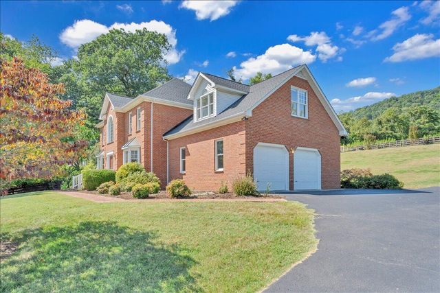 2010 Mountain View RD, Vinton, VA 24179