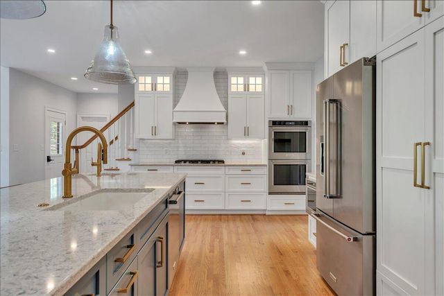 2010 Mountain View RD, Vinton, VA 24179