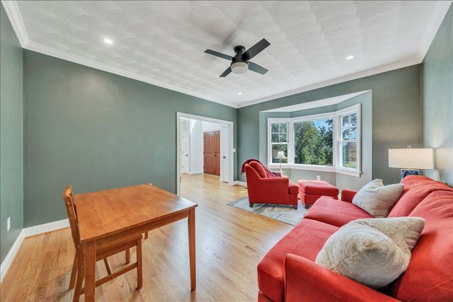 2010 Mountain View RD, Vinton, VA 24179