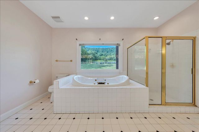 2010 Mountain View RD, Vinton, VA 24179