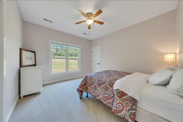 2010 Mountain View RD, Vinton, VA 24179