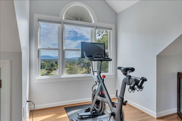 2010 Mountain View RD, Vinton, VA 24179