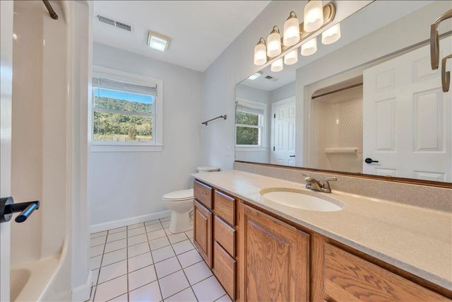 2010 Mountain View RD, Vinton, VA 24179