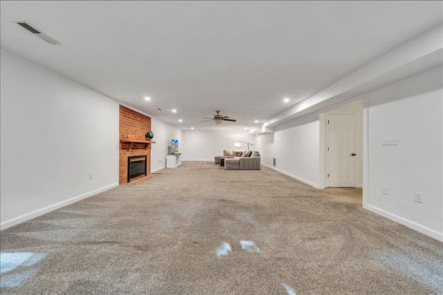 2010 Mountain View RD, Vinton, VA 24179