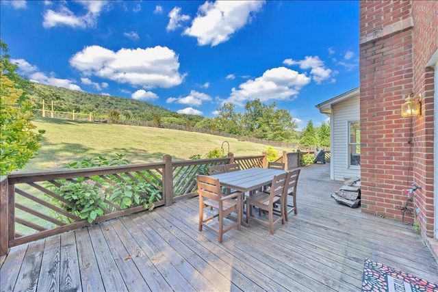 2010 Mountain View RD, Vinton, VA 24179
