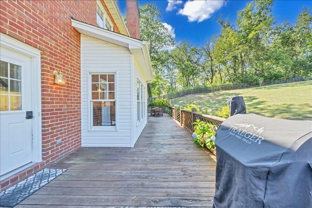 2010 Mountain View RD, Vinton, VA 24179