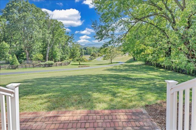 2010 Mountain View RD, Vinton, VA 24179