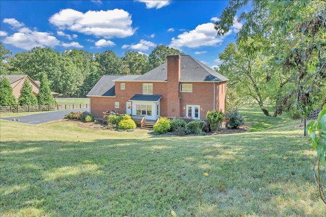 2010 Mountain View RD, Vinton, VA 24179
