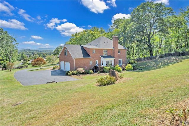 2010 Mountain View RD, Vinton, VA 24179