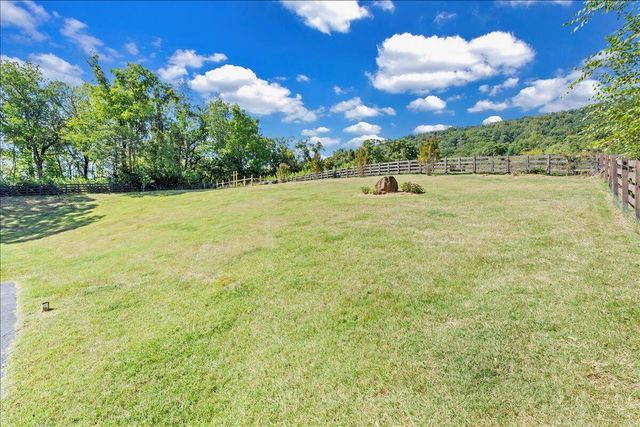 2010 Mountain View RD, Vinton, VA 24179
