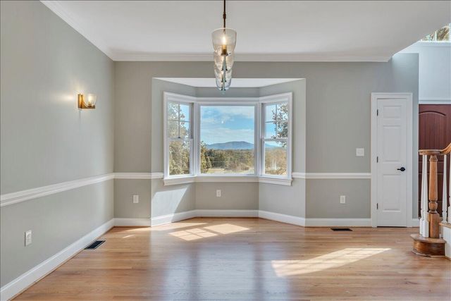 2010 Mountain View RD, Vinton, VA 24179