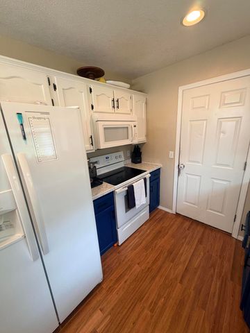 4136 Somerset Drive, Battlefield, MO 65619