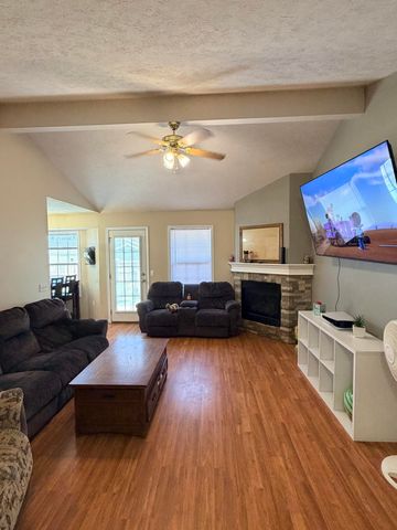 4136 Somerset Drive, Battlefield, MO 65619