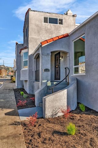 1482 Lincoln, Berkeley, CA 94702