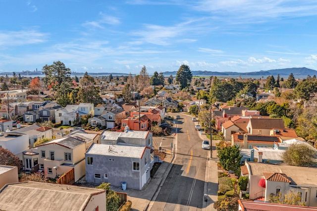 1482 Lincoln, Berkeley, CA 94702