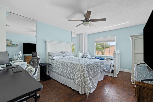33 Monterey Pointe Drive, Palm Beach Gardens, FL 33418