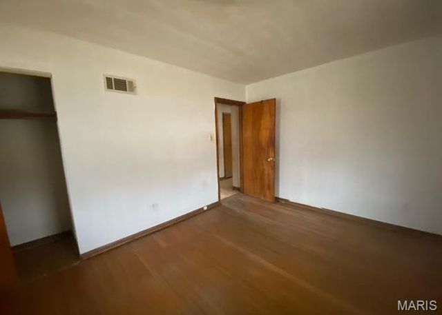 5101 Rockingham Drive, St Louis, MO 63121