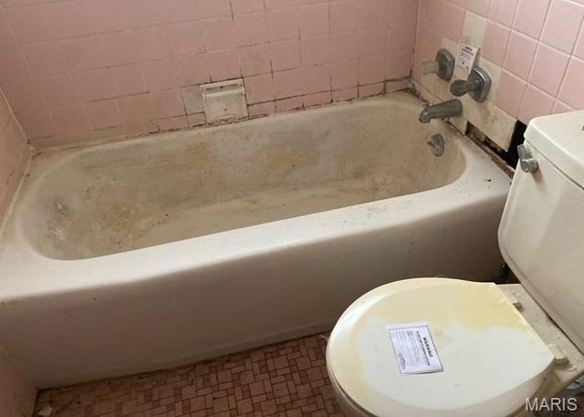 5101 Rockingham Drive, St Louis, MO 63121