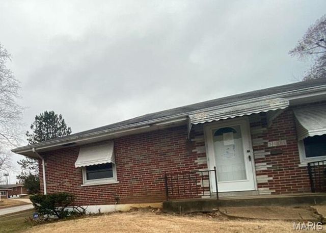 5101 Rockingham Drive, St Louis, MO 63121