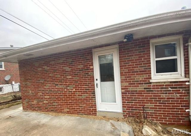 5101 Rockingham Drive, St Louis, MO 63121