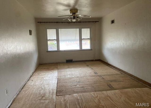 5101 Rockingham Drive, St Louis, MO 63121