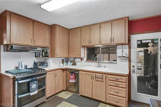 5733 Brecksville Road, Independence, OH 44131