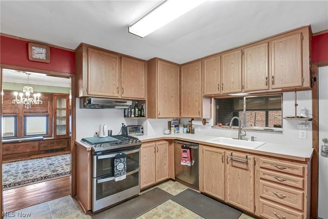 5733 Brecksville Road, Independence, OH 44131