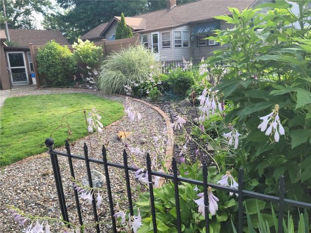 5733 Brecksville Road, Independence, OH 44131