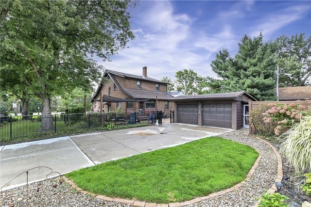 5733 Brecksville Road, Independence, OH 44131