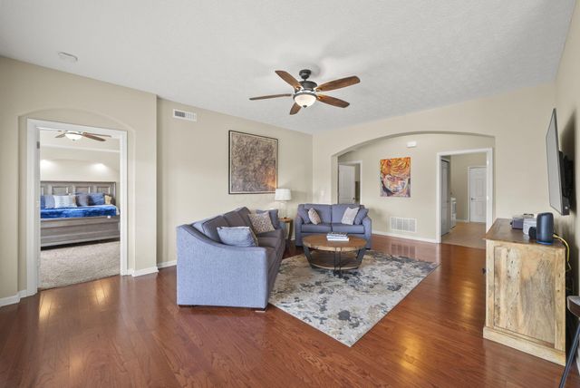 729 Redwood Lane, Lewis Center, OH 43035